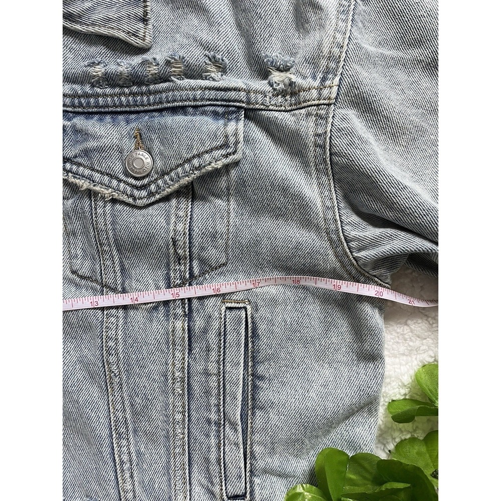 NWT Wild Fable Denim Jacket Womens Small Light Wash Distressed Cropped Jean Coat - Picture 9 of 10